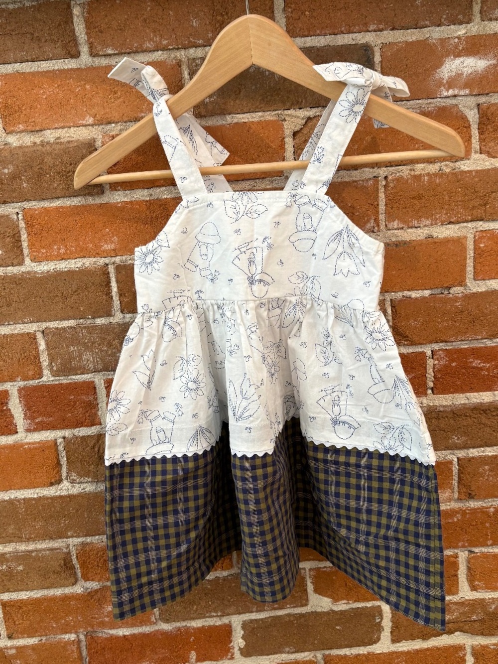 Young Design Girl’s Tie Dress Plaid with Sunbonnet Sue Print Size 5